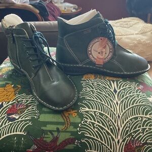 Ortho solution leather boots